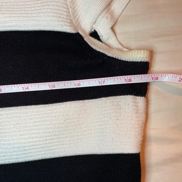 🖤White House🖤Black Market🖤 Sz L Top🖤 - Picture 6 of 7